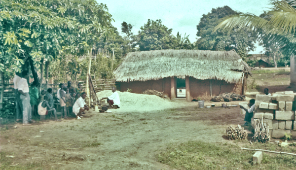 Umu-Anyo Owuwaji, Oct. 1961. Aniweta at right reads WAP